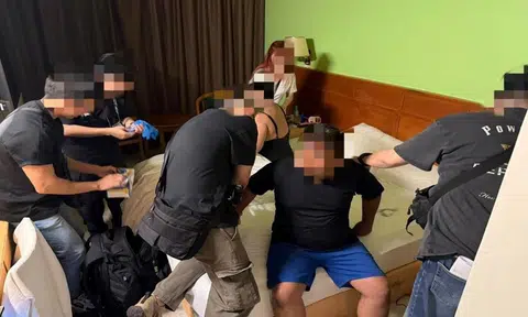 Man who tried to evade officers among 4 arrested for drug offences in Geylang hotel raids