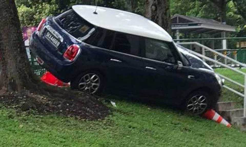 Driver of MINI Cooper crashes into sidewalk at Telok Blangah Crescent