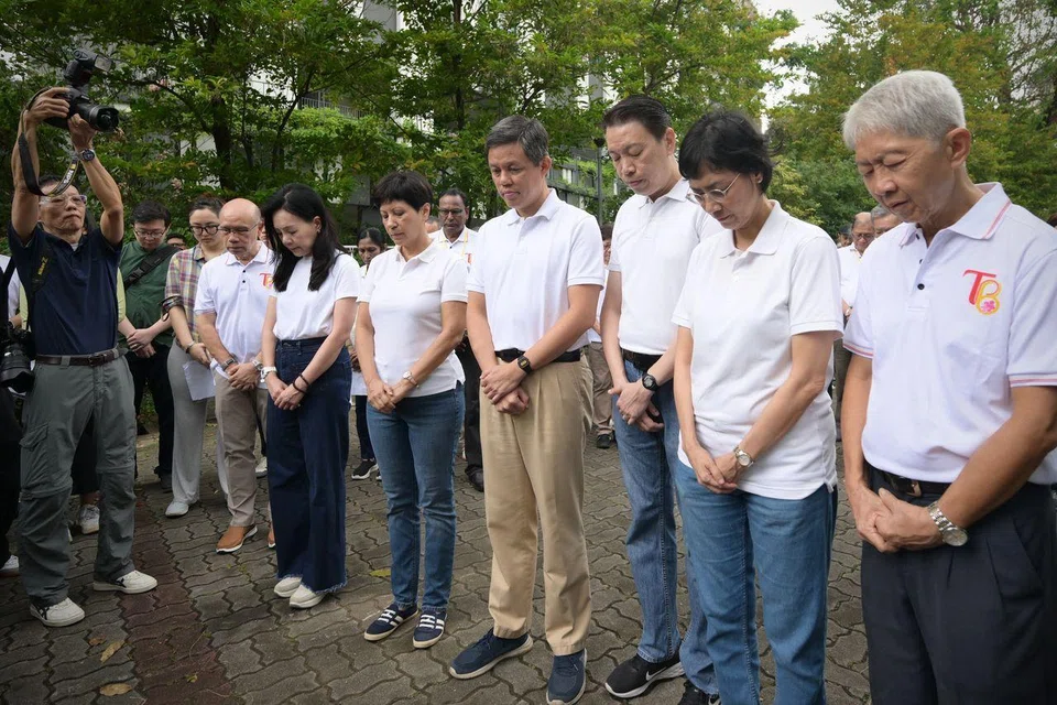 Tanjong Pagar MPs (from left) Rachel Ong, Indranee Rajah, Chan Chun Sing, Melvin Yong, Joan Pereira and former Tanjong Pagar GRC MP, Koo Tsai Kee observing a minute of silence at a commemoration ceremony held in honour of 10th anniversary of Lee Kuan Yew’s death at Duxton Plain Park, on March 22.