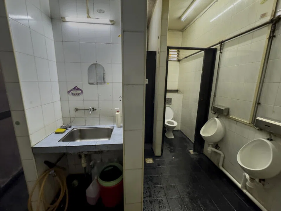 Coffeeshop toilet