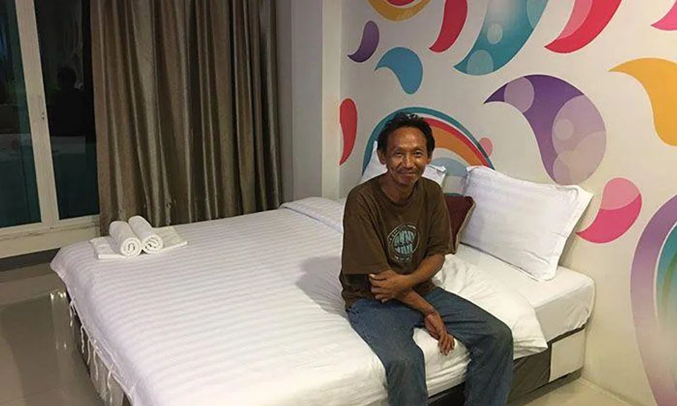 Homeless Thai man returns wallet with $780 in it -- and gets rewarded with a job and home