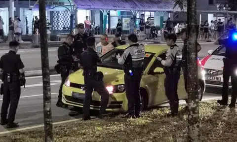 Unlicensed Volkswagen driver chased down by police after going against traffic flow at Bangkit Road