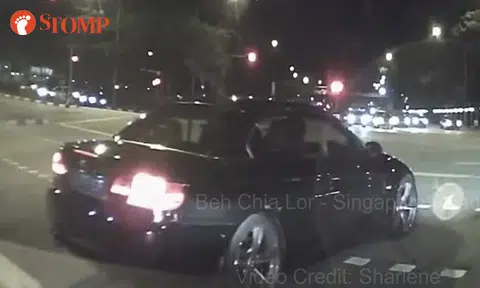 BMW driver shows middle finger after overtaking female driver, purposely blocks her path