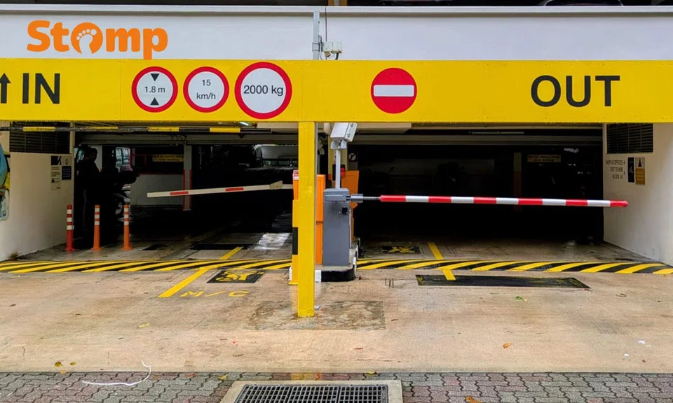 Van gets scraped entering Teck Whye multi-storey carpark