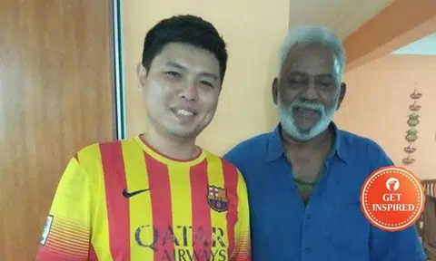 Gojek driver finds bag on side of road containing 'stacks of cash' and goes extra mile to return it