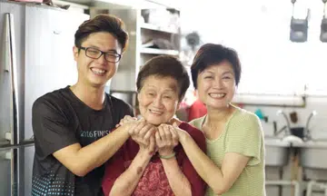 Matriarch behind Famous Eunos Bak Chor Mee dies at 88, family remembers her as 'truly amazing'