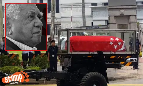 S'poreans show up to bid final goodbye to Mr S R Nathan despite haze and heat