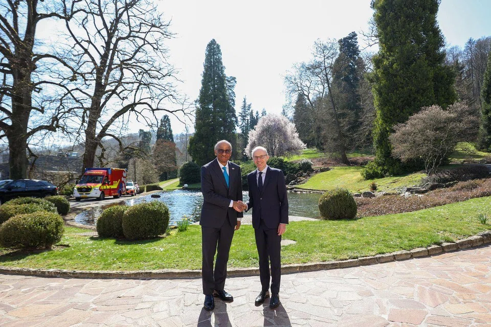 President Tharman with Luxembourg Prime Minister Luc Frieden.