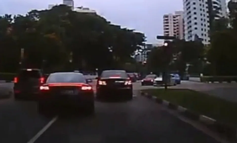 Audi driver squeezes in between two cars to move off -- while lights ...