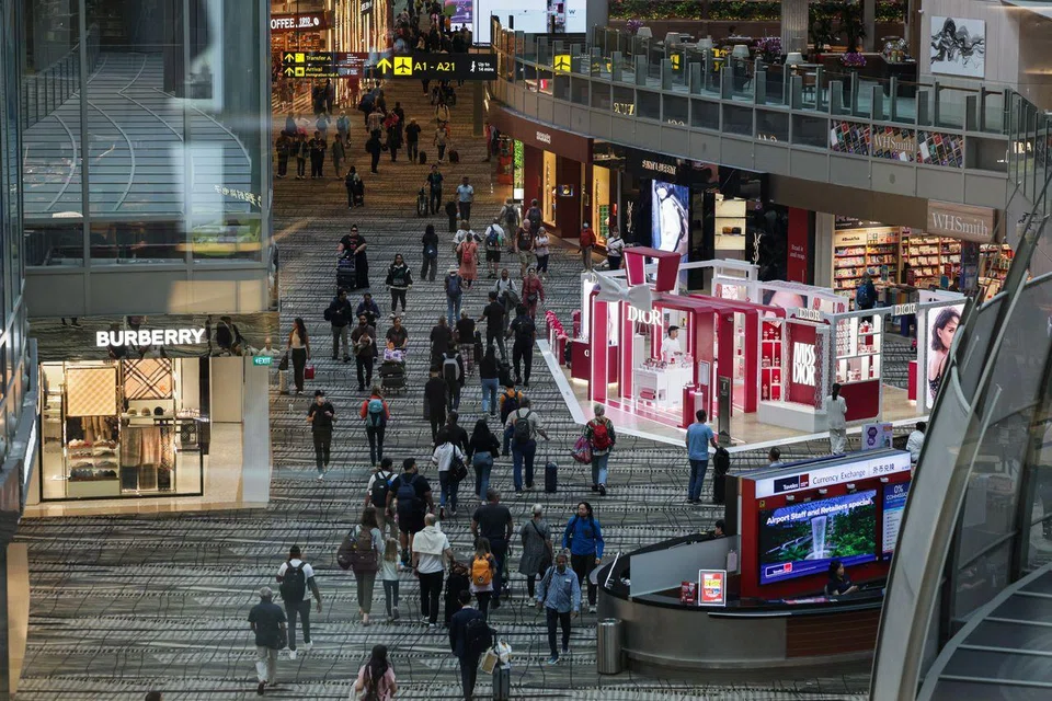 American couple Kapadia Husain Zoher and Kapadia Amatullah committed offences at Changi Airport while they were waiting for their connecting flight on June 23.