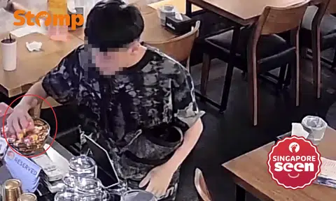 'Scheming' diner stuffs huge handful of complimentary haw flakes into open bag before leaving restaurant