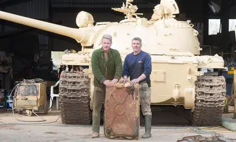 Collector buys $52,000 Iraqi tank on eBay -- then makes discovery of his life inside