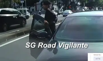 Car allegedly hit by unregistered Volkswagen at Ang Mo Kio, driver flees scene