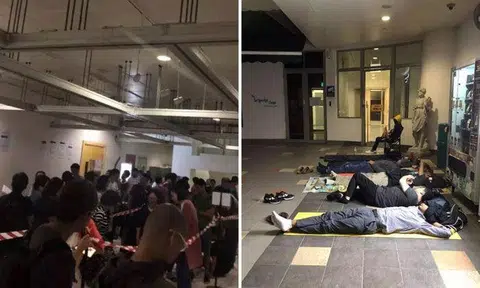 Some parents came prepared with yoga mats and chairs. PHOTOS: SHIN MIN DAILY NEWS
