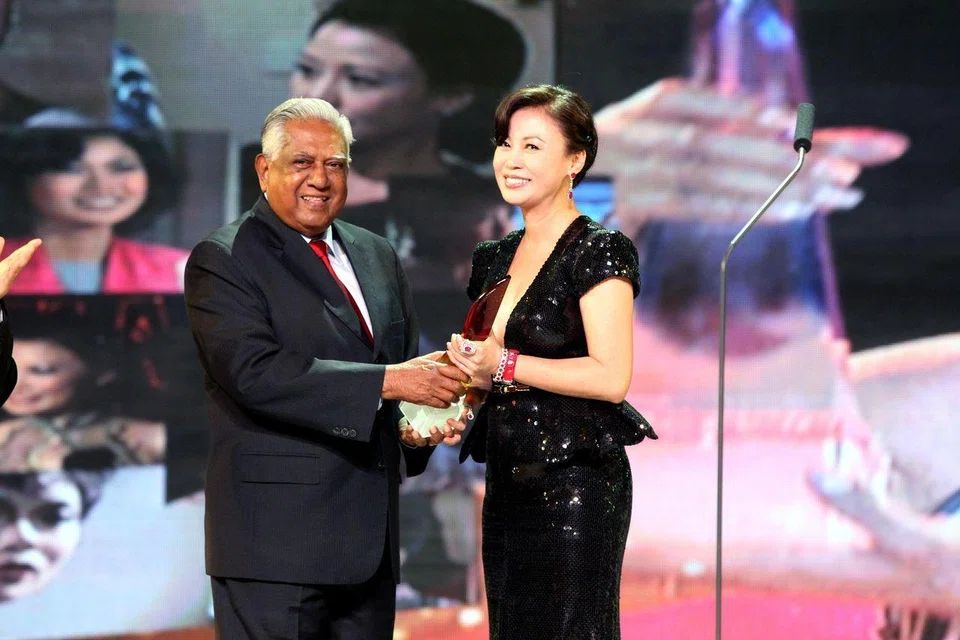Xiang Yun (right) receiving the All-Time Favourite Artiste award by then Singapore president S R Nathan in 2011.