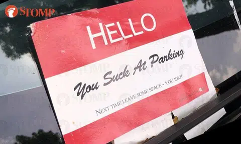 Stomper finds poster on car reprimanding driver for "bad parking"