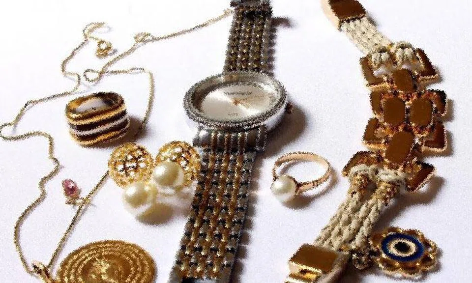 Maid stole $26k of jewellery from employer, staged fake break-in to cover it up