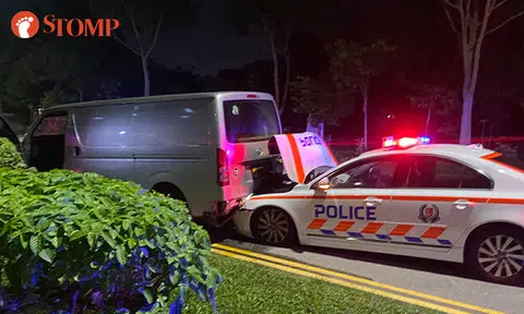 Man, woman detained after evading roadblock in Tampines, colliding with TP car and fleeing on foot