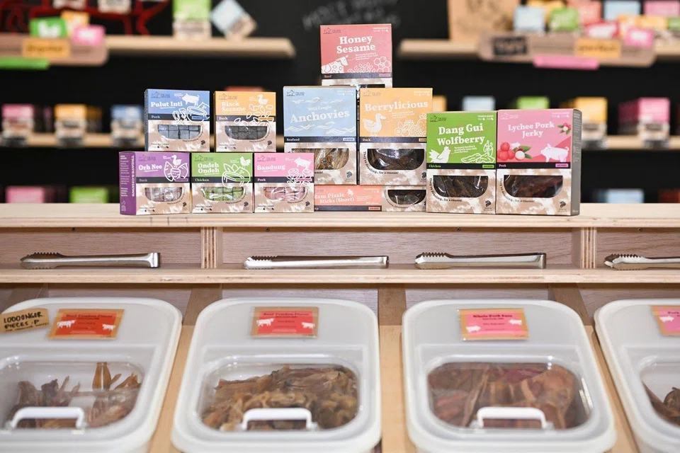 While some of the products are sold in boxes, pet owners are encouraged to scoop what they need and pack the treats in their own containers. 