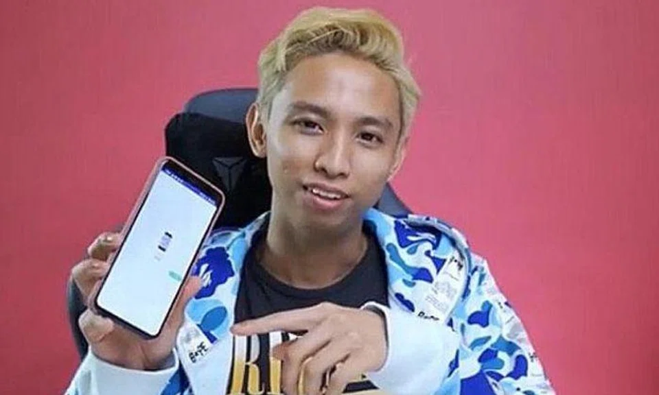 In a sponsored YouTube video, Ah Boys To Men actor Ridhwan Azman claims to have won an iPhone 11 by opening a box on the Drakemall site for $6.50. PHOTO: YOUTUBE/ RIDHWANNABE