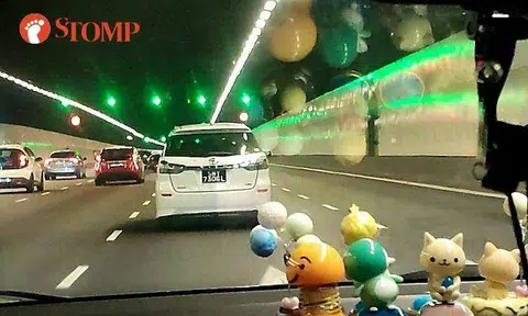 The Stomper shared a video of the white Toyota in front of their car in the KPE tunnel.