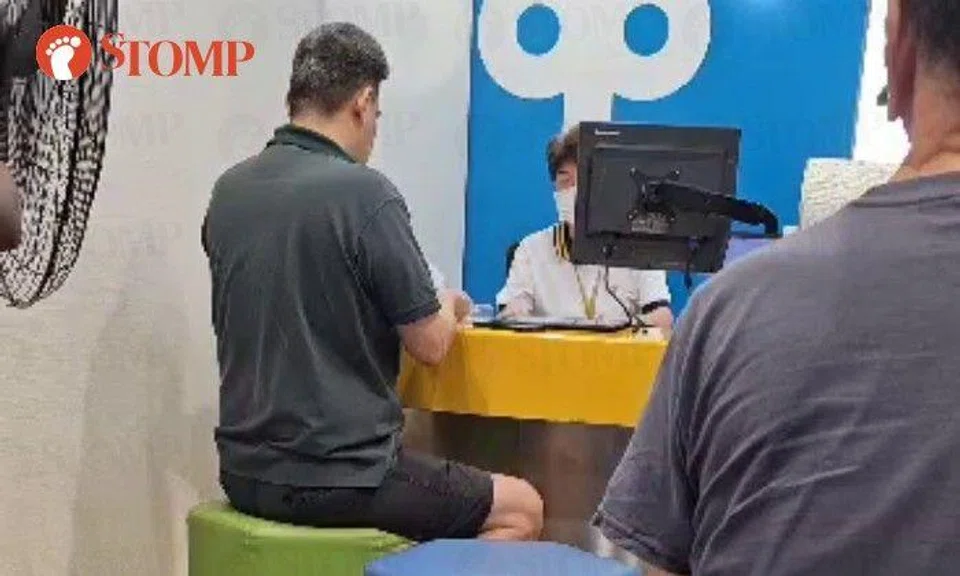 After queuing and waiting, man in bank utters Hokkien bad word when told to call to cancel cheque