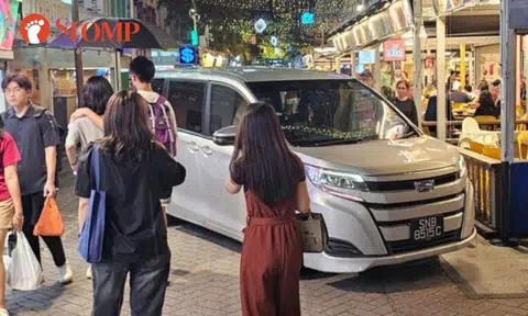 Car drives through pedestrian-only Pagoda Street in Chinatown