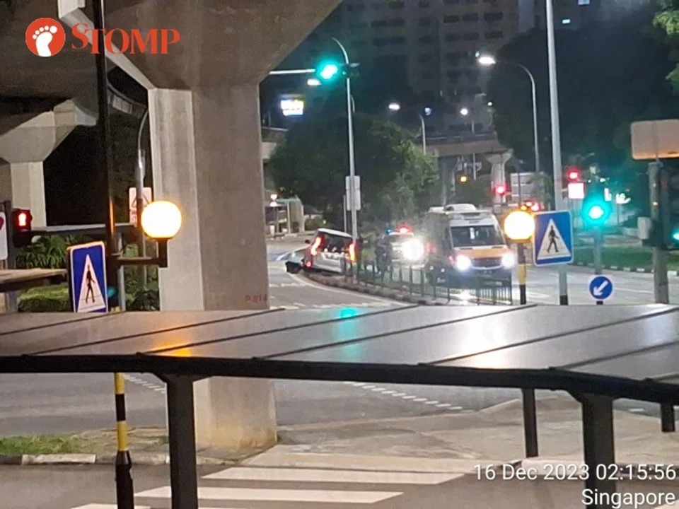 Car skids and crashes through road divider railing in Bukit Panjang, 60 ...