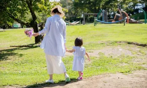 Taiwan woman sees son's classmate looks like her husband, finds out she's his mistress' daughter