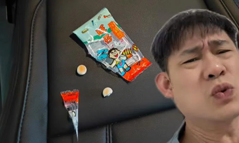 A Grab driver wanted to give a public service announcement to his customers after a passenger left behind food scraps in his car. 
