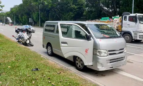Driver speeds off instead of stopping for checks in Geylang, then flees on foot and bites cop