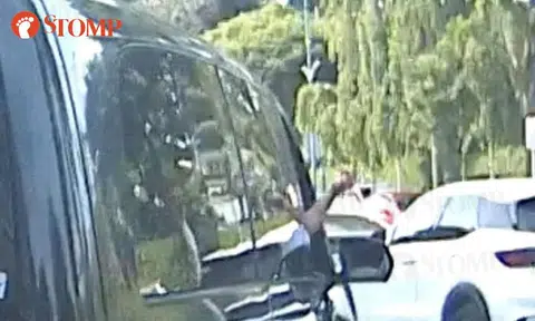 Driver flashes middle finger after exiting Serangoon parking lot: 'Let people decide who is wrong'