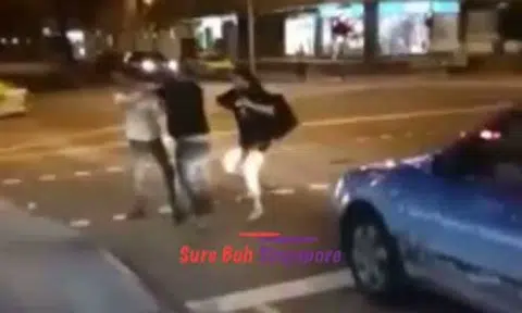 Cabby and man exchange blows in the middle of road until woman and passers-by intervene