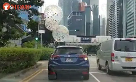 This driver must have had a really nice Christmas with these huge balloons