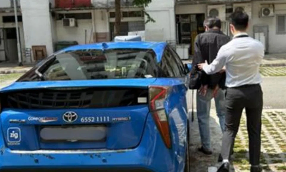 Eight S’porean cabbies arrested for allegedly giving bribes after driving in bus lane along Woodlands-JB Causeway