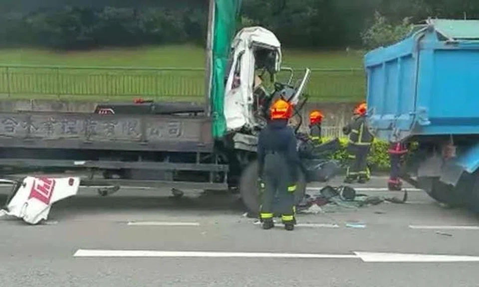 Lorry driver killed after colliding with tipper truck along KJE