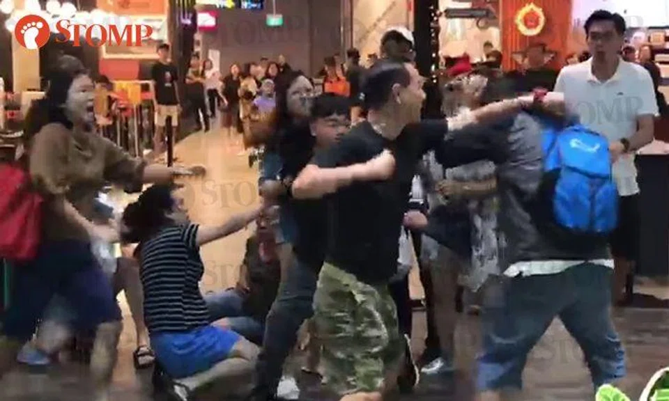 2 men arrested after messy fight breaks out at Jewel Changi Airport