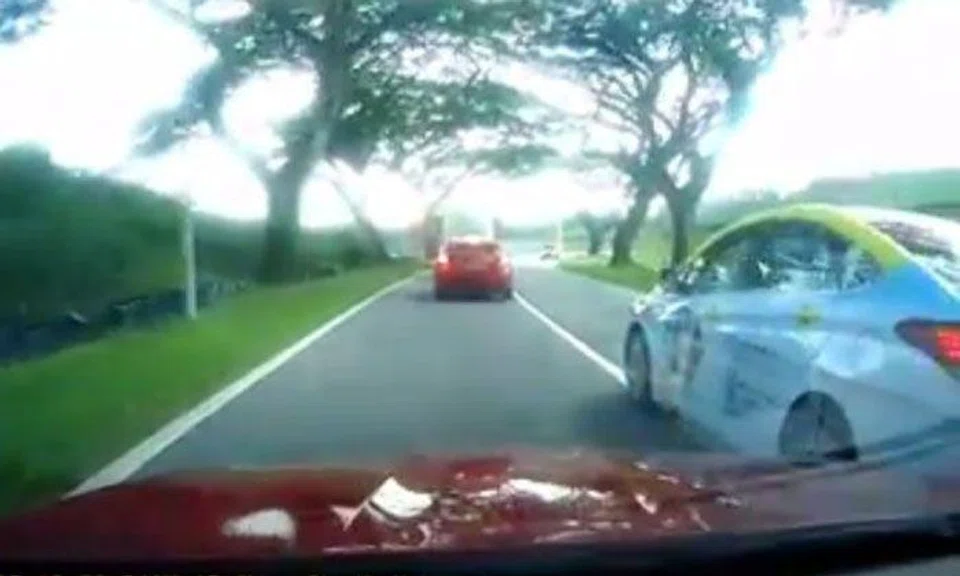 Driver posts video to slam cabby for cutting into his lane, but gets flamed by netizens instead