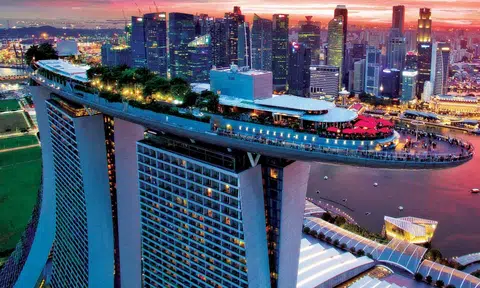 Chinese national touched woman's buttocks as he exited MBS lift, offered her $5k compensation