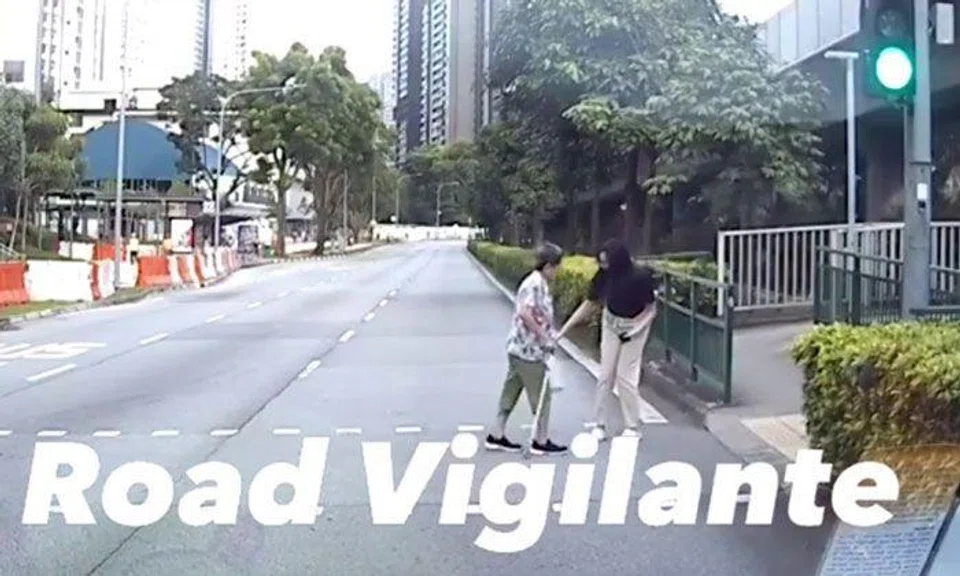 Woman goes viral and wins over netizens after helping elderly woman cross road