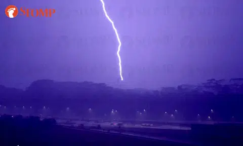 'Lightning chaser' stays up to catch spectacular show in Bukit Panjang at 5am