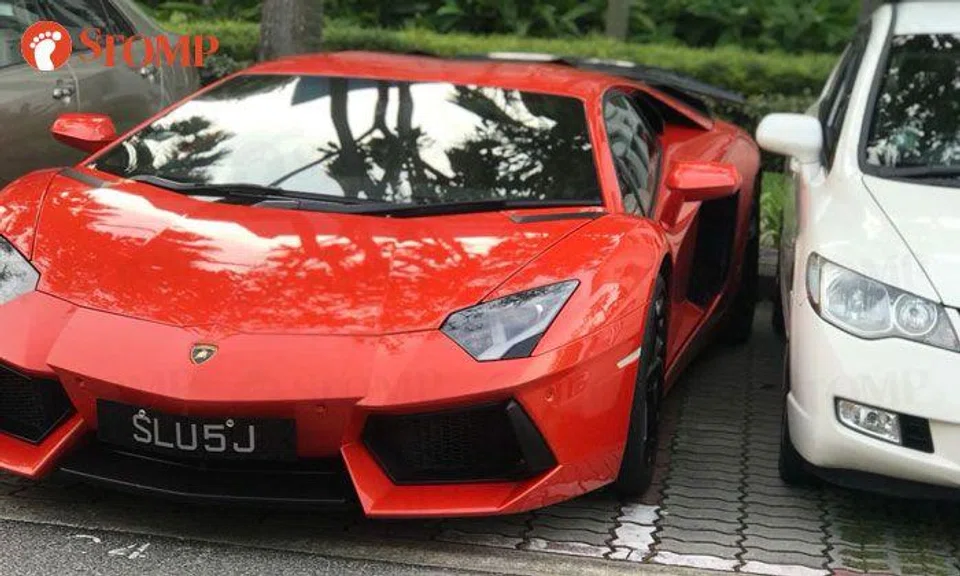 Supercar, not-so-super parking skills