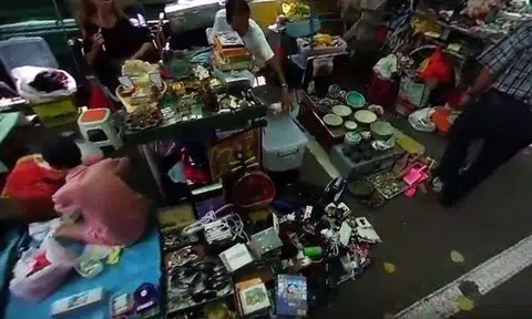 S'pore photographer captures 360° walkthrough of Sungei Road Flea Market for son