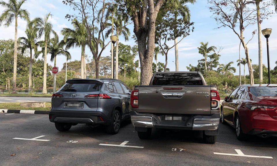A netizen who claimed two Malaysian-registered vehicles parked overnight for free at a car park meant for East Coast Park (ECP) visitors may have gotten an unanticipated reaction.
