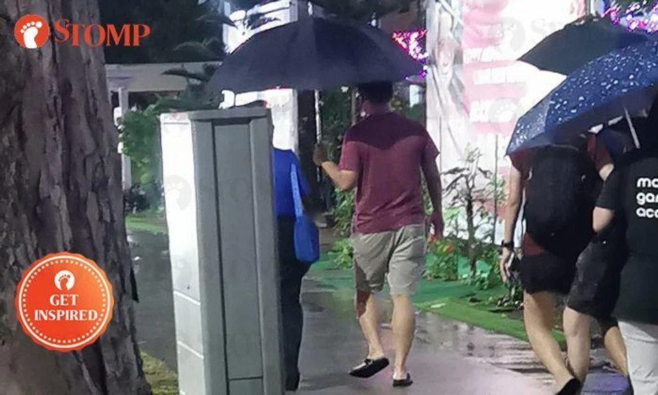 Man goes out of his way to shelter stranger from rain in Yishun
