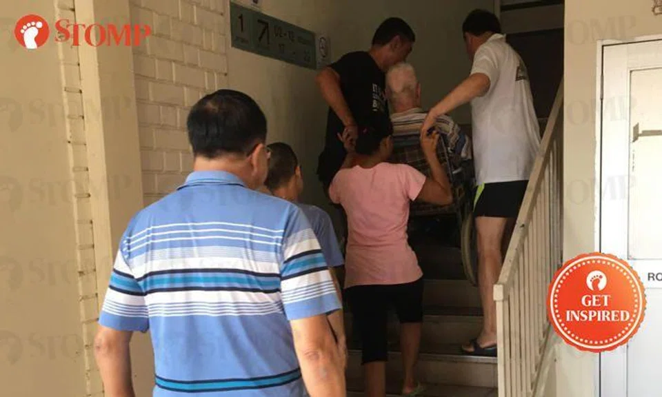 Sin Ming Rd shopkeeper rallies group to help elderly wheelchair-bound man up flight of stairs