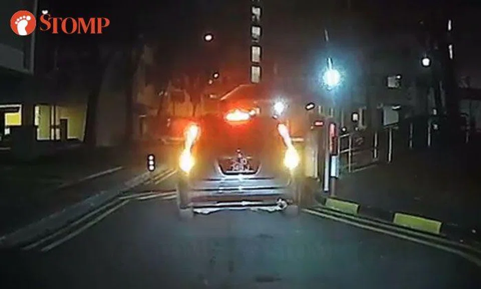 Stomper 'exposes' cheapo driver who tailgated him to evade parking fee