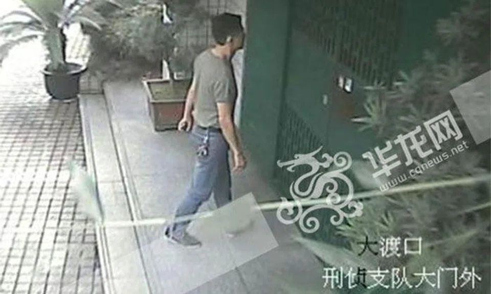 Chinese guy walks into station pretending to be police chief to impress girlfriend, gets detained by 'staff'