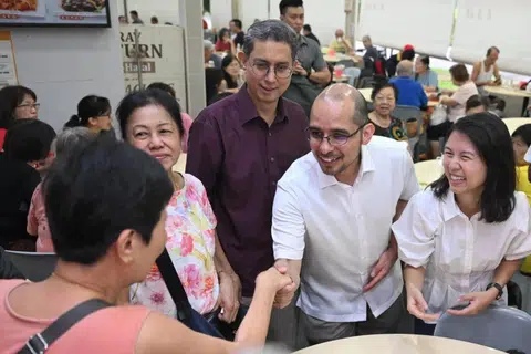 Associate Professor Faishal (centre), former Nominated MP Syed Harun Alhabsyi (second from right) and Ms Goh Hanyan (far right), a former director at MDDI, interacting with residents at a coffeeshop at Block 747 Yishun Street 72 on April 11.