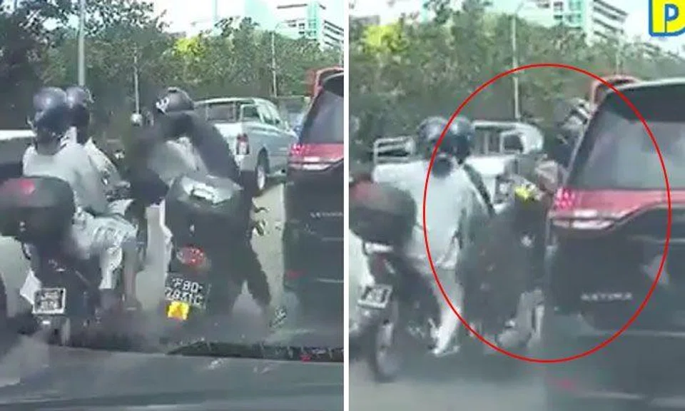 Motorcyclist with P-plate attempts to squeeze between vehicles, learns a painful lesson